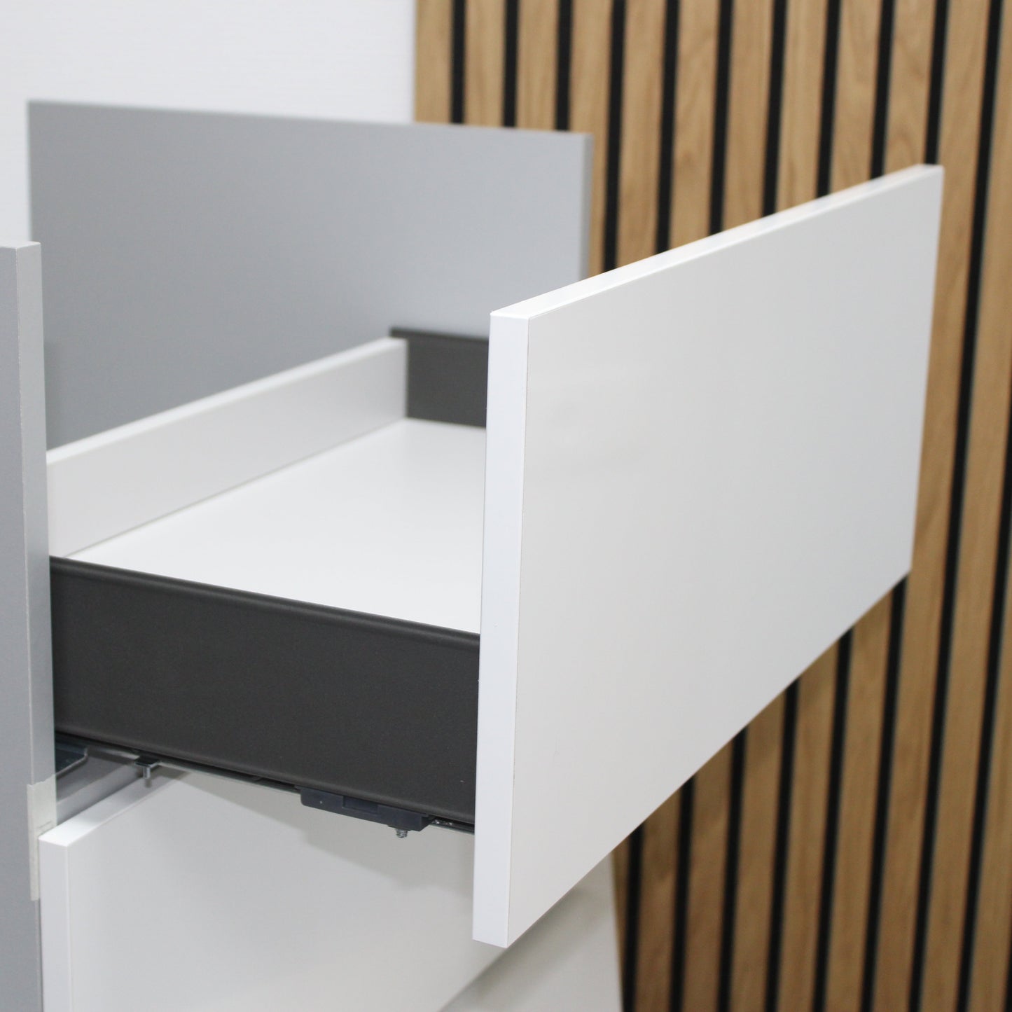 REME-Box anthrazit mit Teilauszug