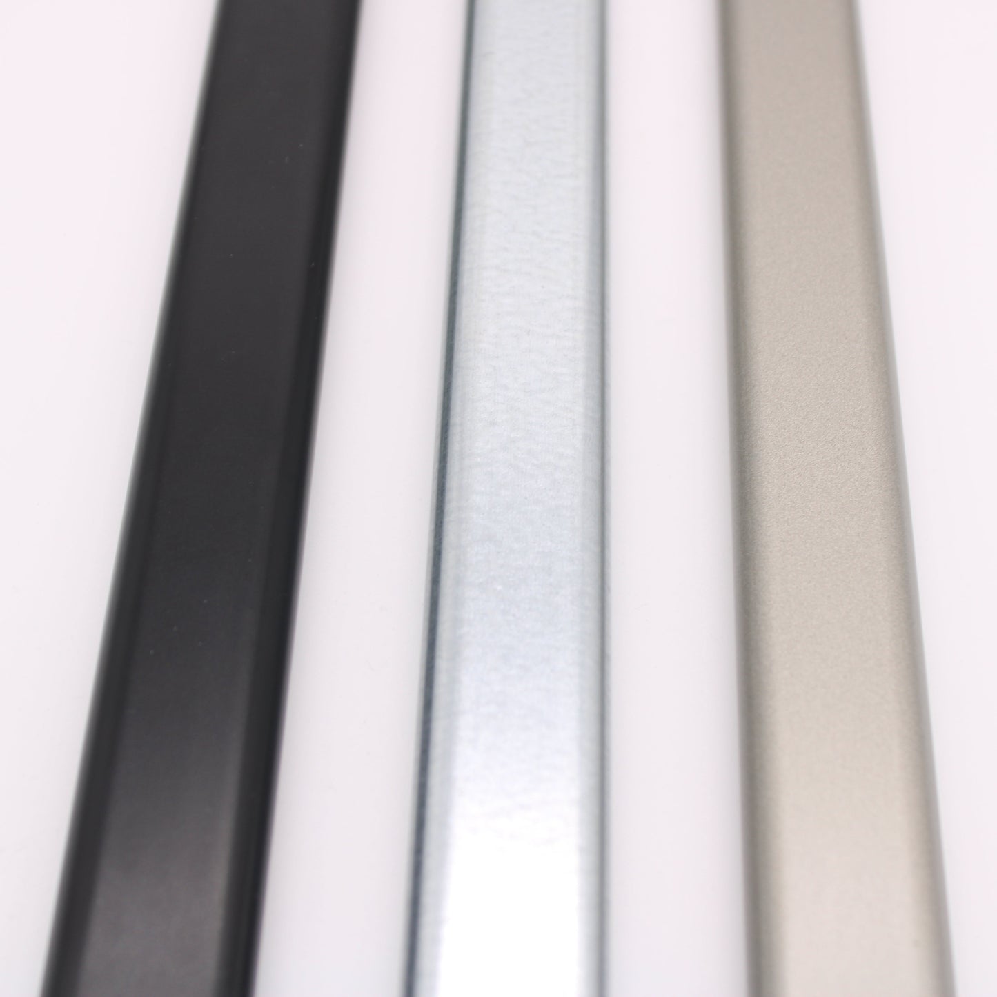 Oval Schrankrohr (verschiedene Farben)